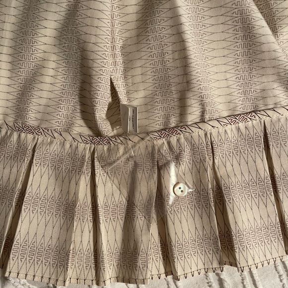 Cap sleeve blouse with button up the back - Picture 2 of 6